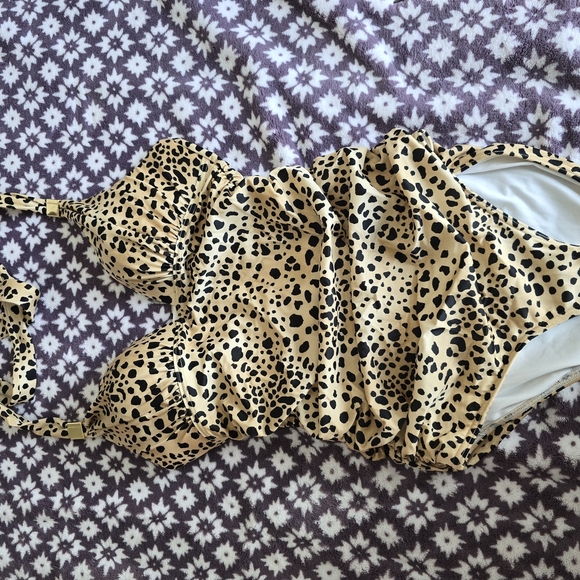 Victoria's Secret Tan and Black One Piece with Ruched Sides - Picture 4 of 6